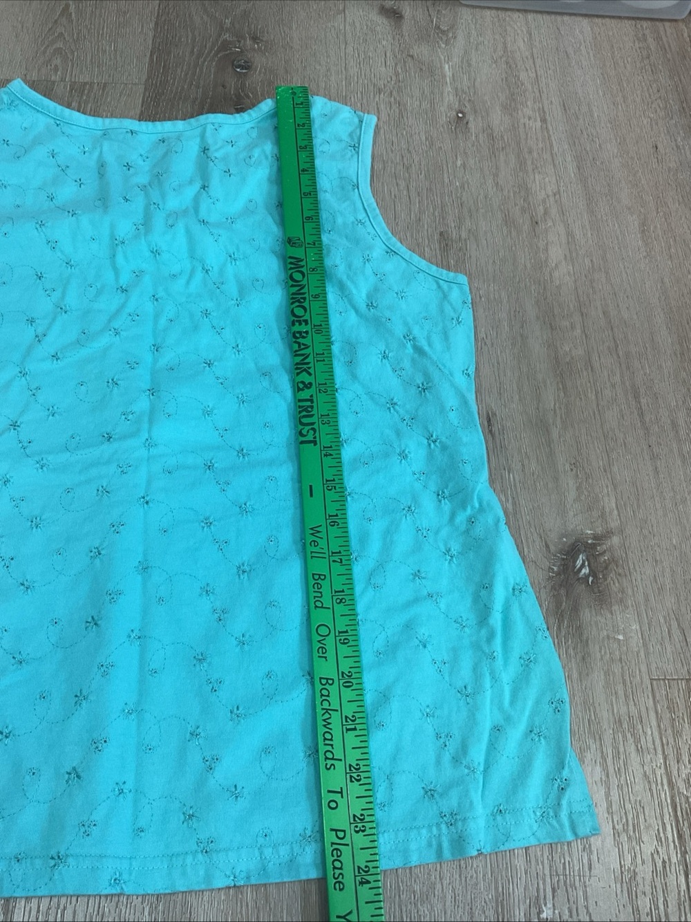 Basic Editions - Turquoise Eyelet V-Neck Tank - Ladies Size X-Large - Picture 11 of 11